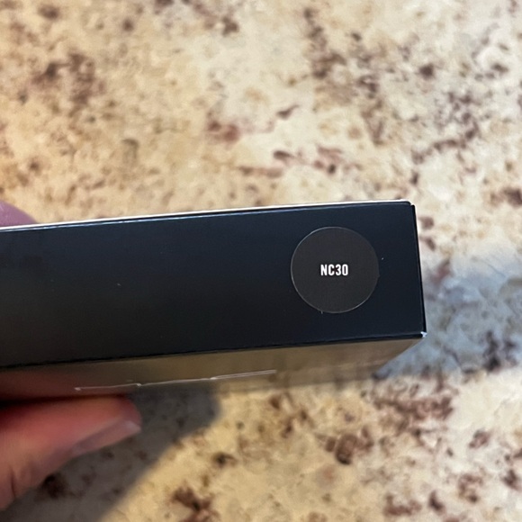 Mac Full Coverage foundation Shade NC30 - Picture 5 of 5